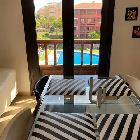 Luminoso Y Elegante, Piscinas Y Pistas De Padel Palm-mar