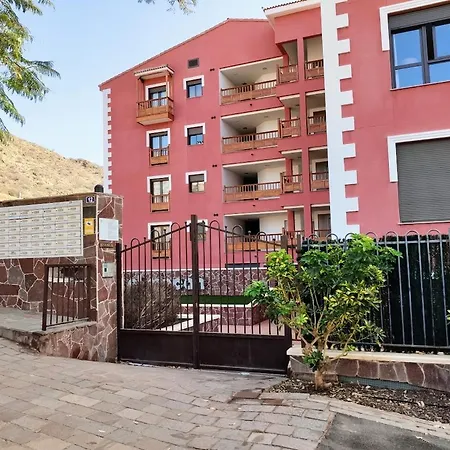 Luminoso Y Elegante, Piscinas Y Pistas De Padel